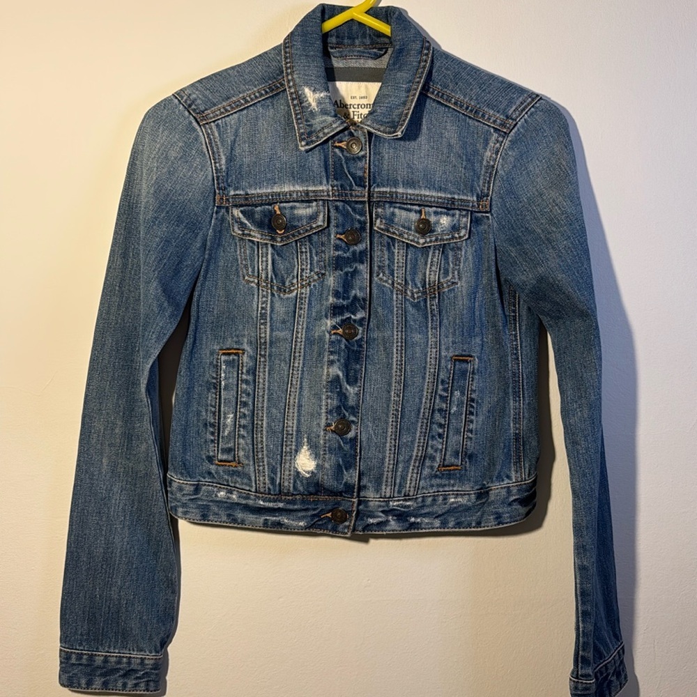 WOMENS ABERCROMBIE & FITCH DISTRESSED BLUE DENIM JACKET  SIZE S